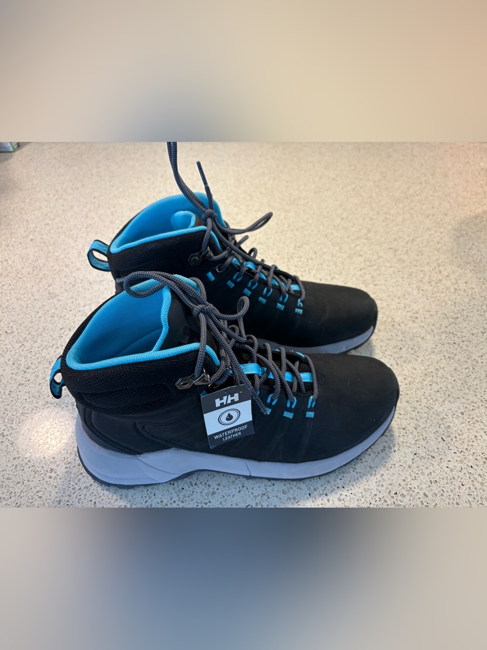NWT Waterproof Helly Hansen Pinecliff lightweight Women’s hiking boot Size 10